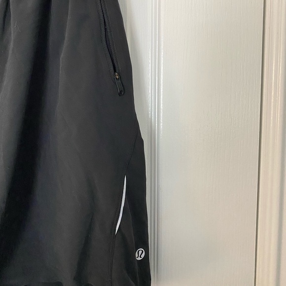LULULEMON MENS Running Shorts Size Medium - Picture 2 of 3